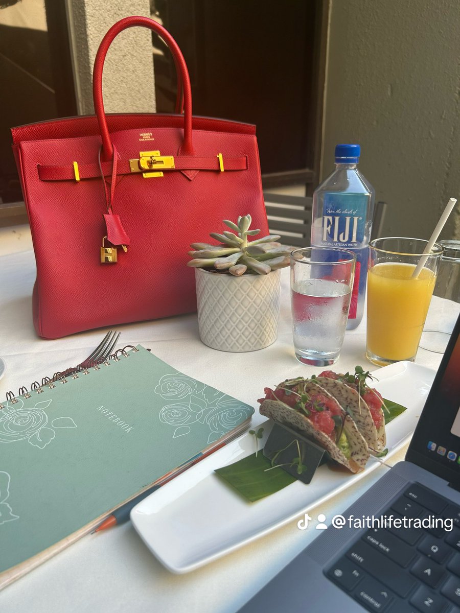 Malolozana's tweet image. Work mode but make it stylish 🍒✨ One of my favorites: the Hermès Cherry Red Birkin in Epsom leather with gold hardware, size 35. The perfect blend of elegance and functionality. ❤️ #HermesBirkin #LuxuryStyle #WorkWithStyle