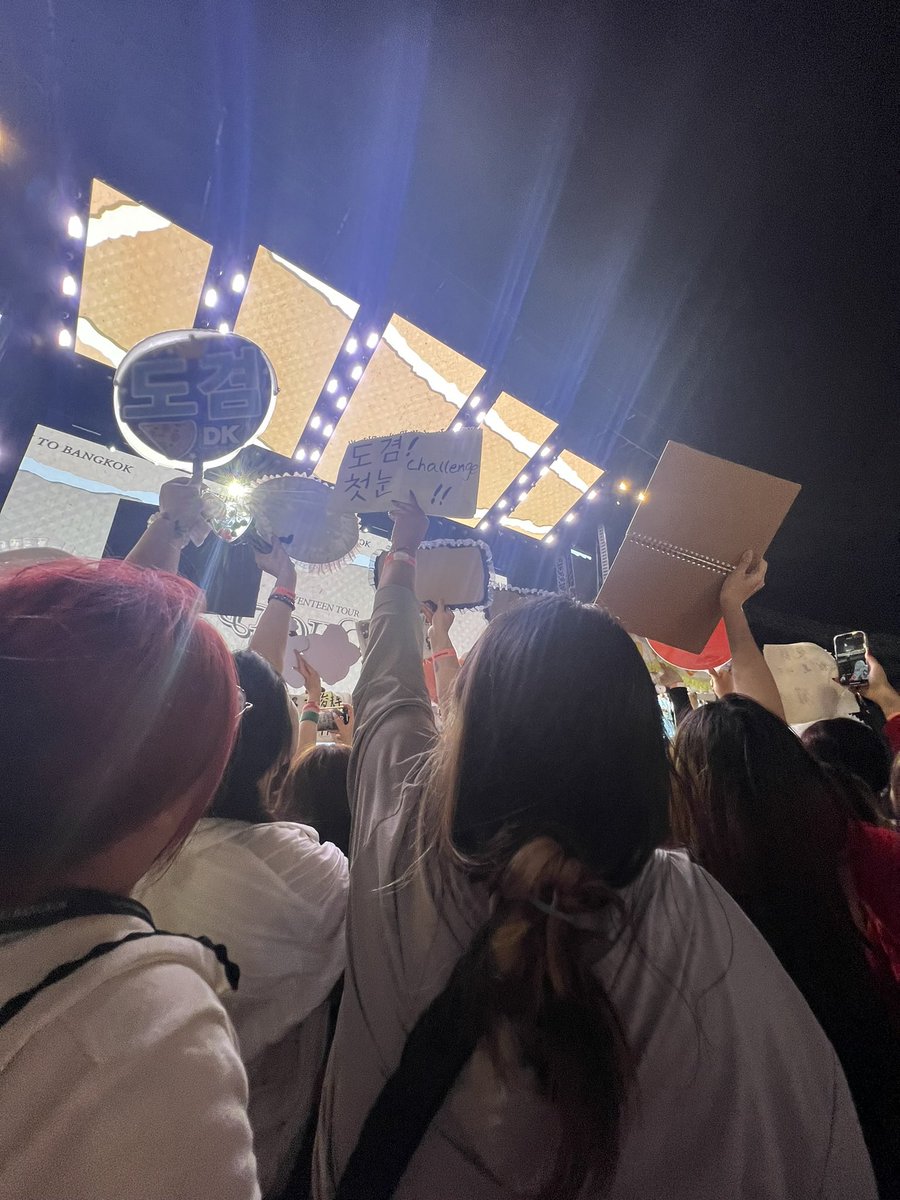 gyucutest's tweet photo. paying 2-5 times more than the retail price doesn’t justify the inappropriate behavior while also causing commotion to others :) 

i wouldn’t blame a whole country for one person’s mistakes.. but sadly i was surrounded by this disrespectful behavior https://t.co/nH1YlFnruu