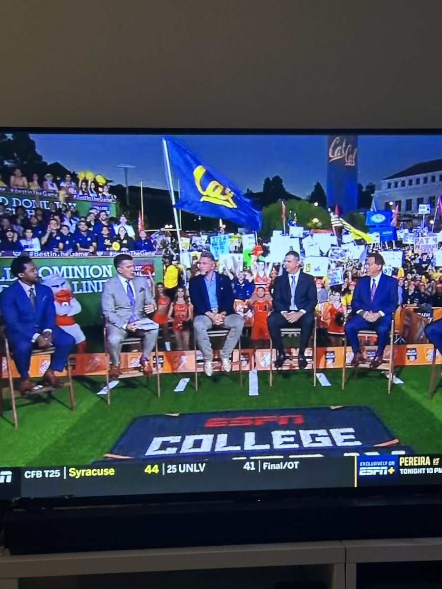 EndangeredOski's tweet photo. @JaronKeawe Congrats! Go bears! https://t.co/ANslvQfkkE
