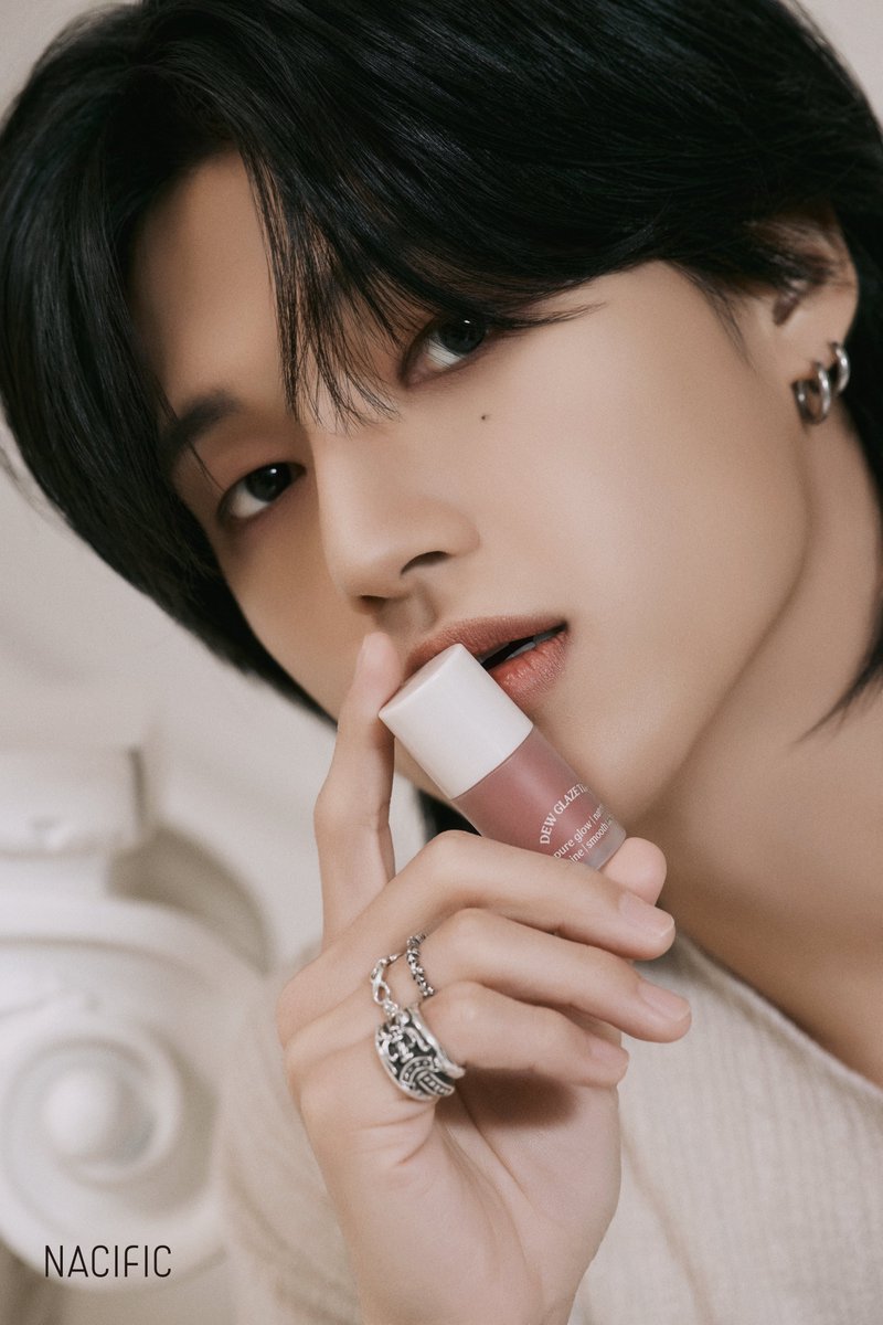 KrNacific's tweet image. 𝙉𝘼𝘾𝙄𝙁𝙄𝘾 𝙓 𝘼𝙏𝙀𝙀𝙕

𝐃𝐞𝐰 𝐆𝐥𝐚𝐳𝐞 𝐓𝐢𝐧𝐭

우영'𝒔 𝒈𝒍𝒐𝒘 │멜로우 피그 
차분한 듯 색다른 오묘한 무화과

#네시픽 #우영 #듀글레이즈틴트
#nacific #WOOYOUNG #dewglazetint