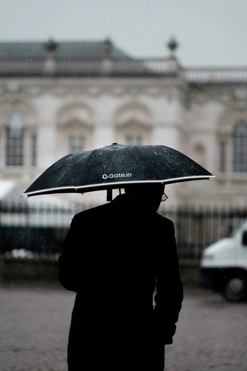 Gate's tweet image. GM 🌧️ 

Keep shining, no matter the weather. ☔❤️