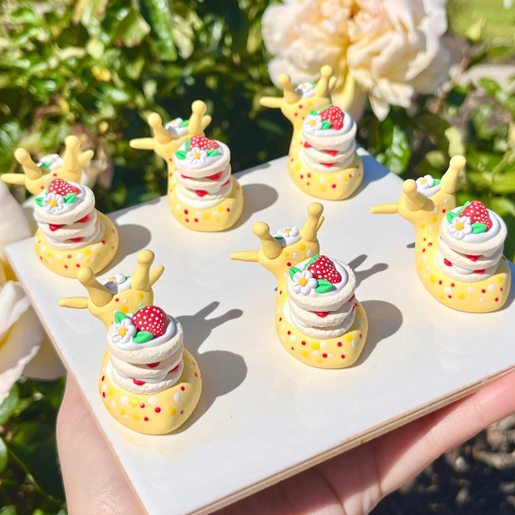 Marshmallowdrln's tweet photo. I wish anything tasted as good as my art looks 🥲 I always make myself hungry when I’m sculpting https://t.co/gLYm7ltkyD