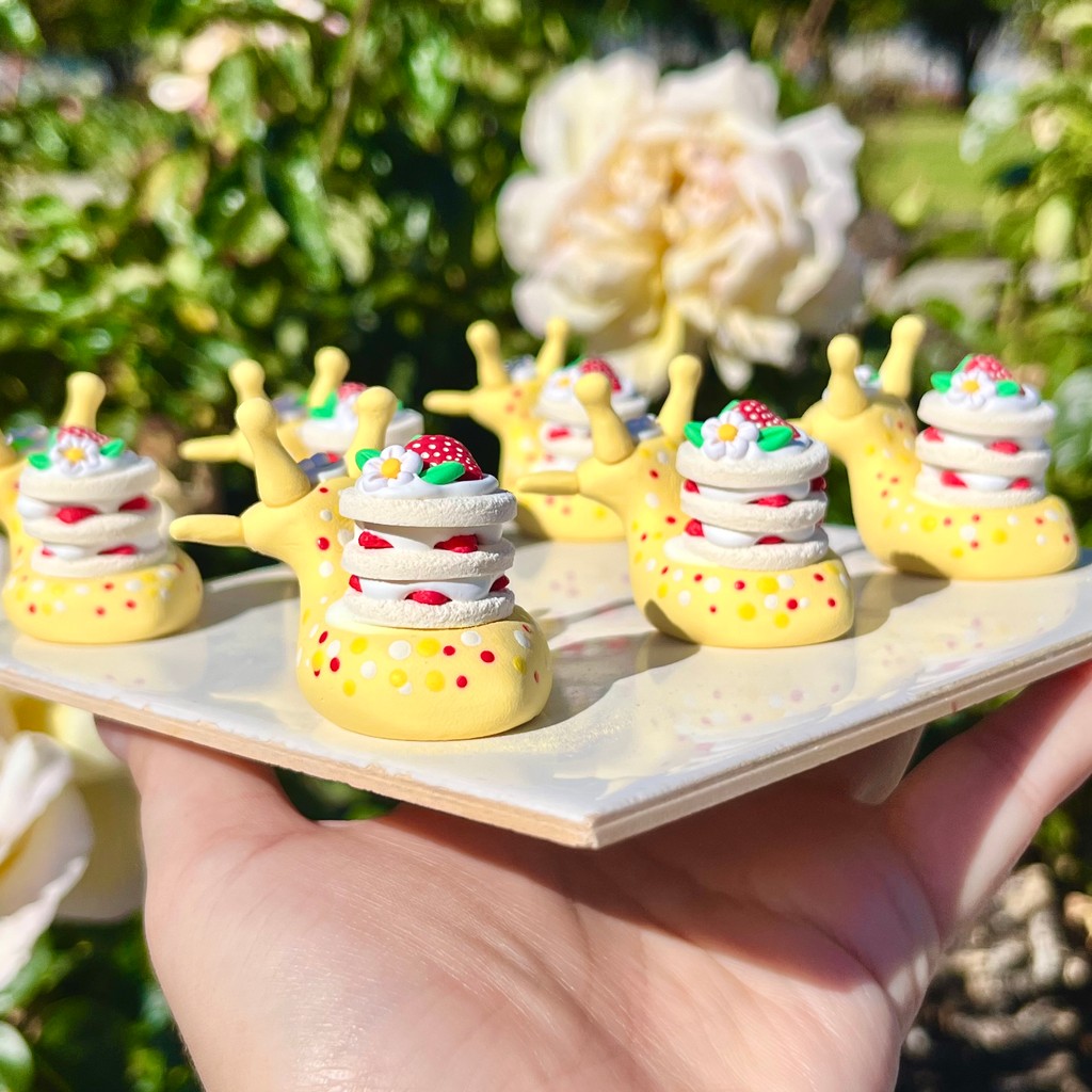 Marshmallowdrln's tweet photo. I wish anything tasted as good as my art looks 🥲 I always make myself hungry when I’m sculpting https://t.co/gLYm7ltkyD
