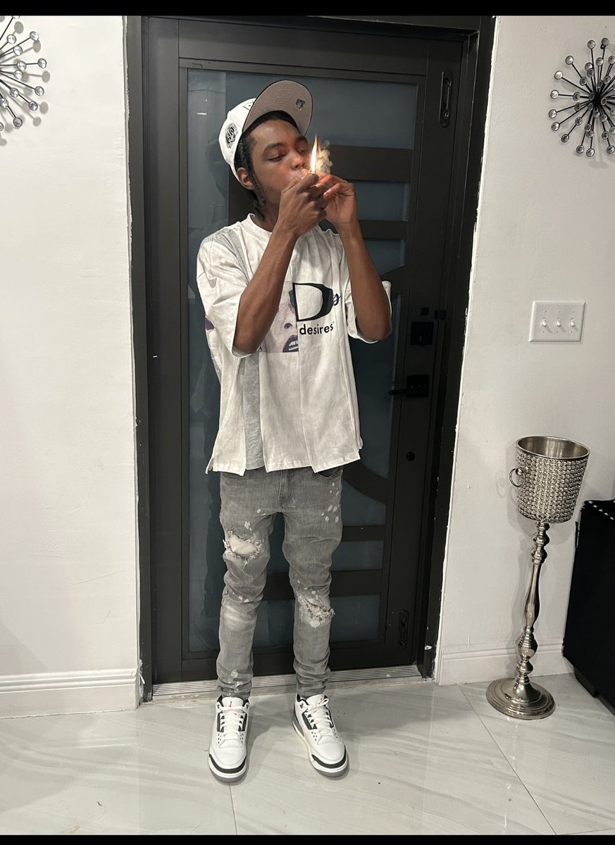 kmono150's tweet photo. I go hard go to sleep do it over again #BENJIPOPWOCK #FREEMAZ #POPPOESOULJA https://t.co/Q6lAaZgSKd