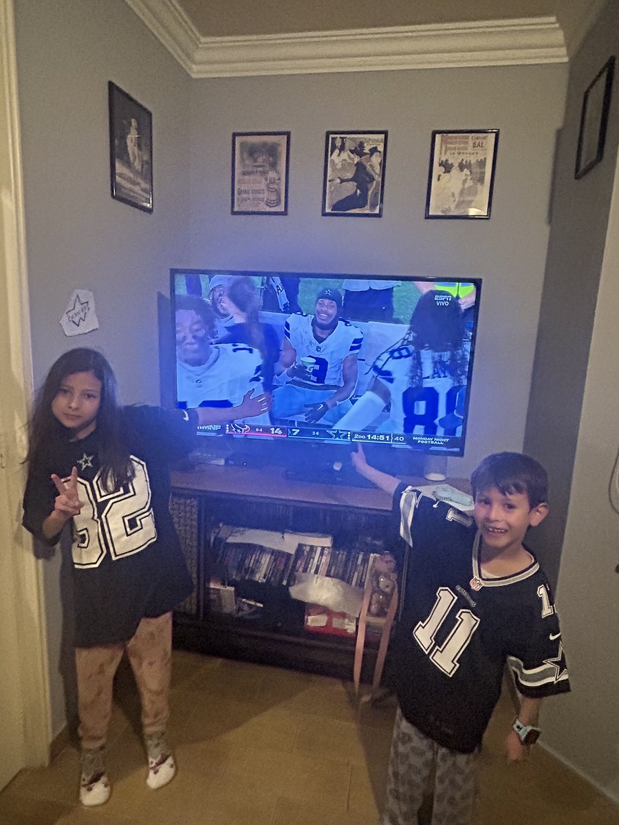 jpablo76's tweet photo. #MNFxESPN ya se tienen que dormir pero lo primero es lo primero #dallascowboys https://t.co/wmS7D2c7tN