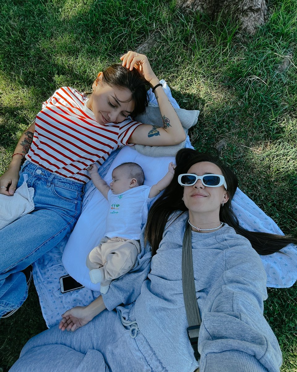 Nuestro bebé cumplió su primer mes hace dos días. Y debo decirles que es el bebé más hermoso del mundo.

No puedo estar más feliz de tener a estos dos hermosos seres en mi vida.
<a href="/flamepoesie/">⤿ 𝖥𝗂𝗅𝗆'𝒔 🎥 Zoe.♡゙</a> te amo demasiado y gracias por este bello regalo de amor.