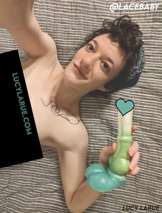 I posted a bunch of behind-the-scenes selfies with this "Kane" fantasy dildo by MNSTRToyBox to my sites