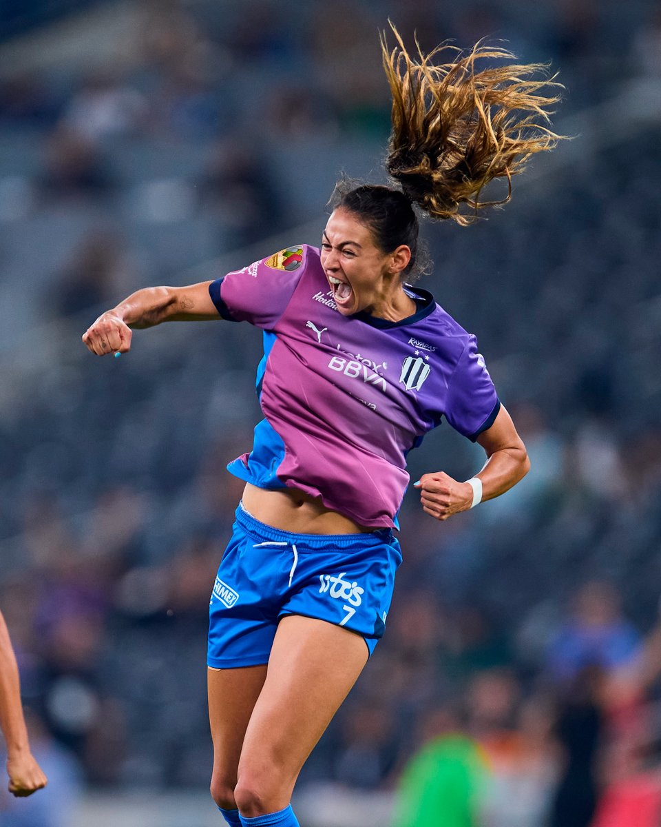 Rayadas's tweet image. ¡Burky nos adelanta en el marcador!👸🏻💙🤍