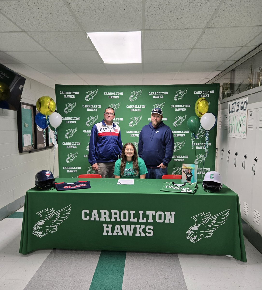 daci_walls's tweet photo. Thank you to everyone who came and helped me celebrate my signing!! Can’t wait for my senior season and can’t wait to be a Snapper!!💚💙🥎🐢 @SRC_Softball @SteveLeverton2  @TbsaWahoos07 https://t.co/801d6K9eMp