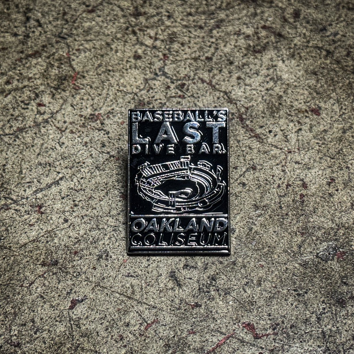 LastDiveBar tweet picture
