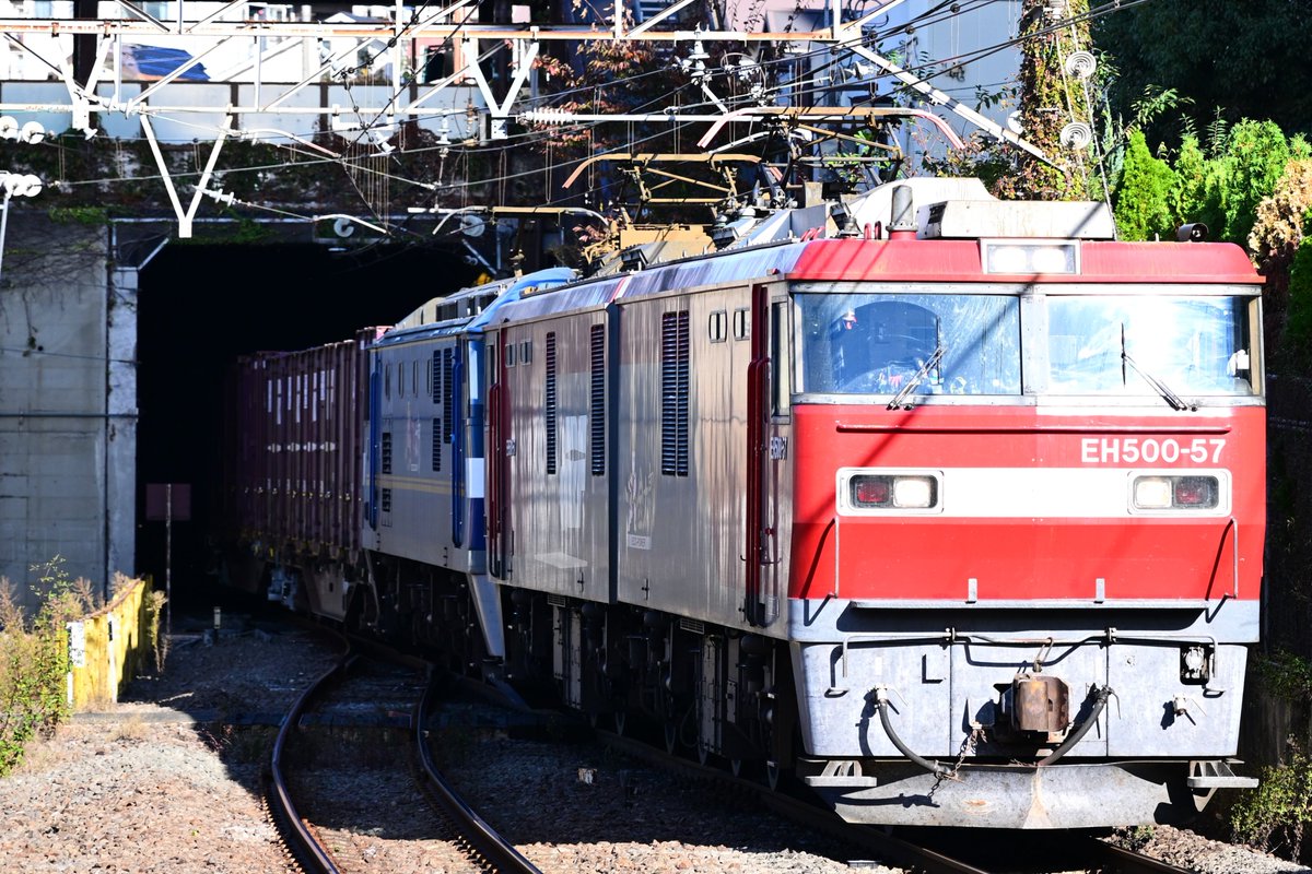 shimada2022's tweet photo. #EH500 57 + #F210 322 5097レ 2024年11月19日撮影
きょうは乗り換え時に遭遇… https://t.co/bINcDmPCvB