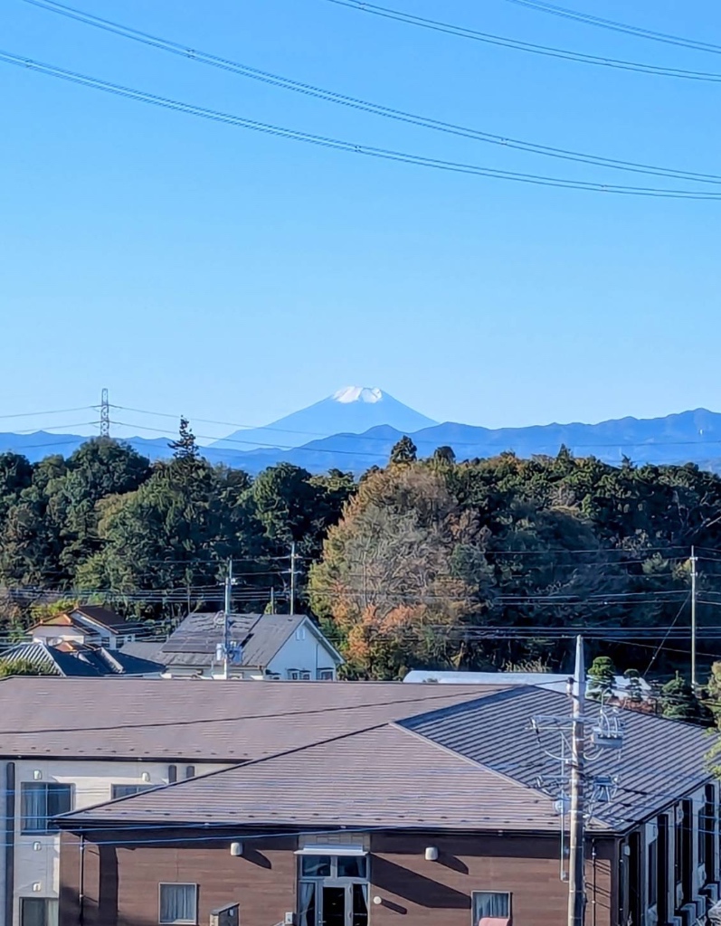 📢快晴】 市役所から見える富士山🗻 今日は雪が積もっていました