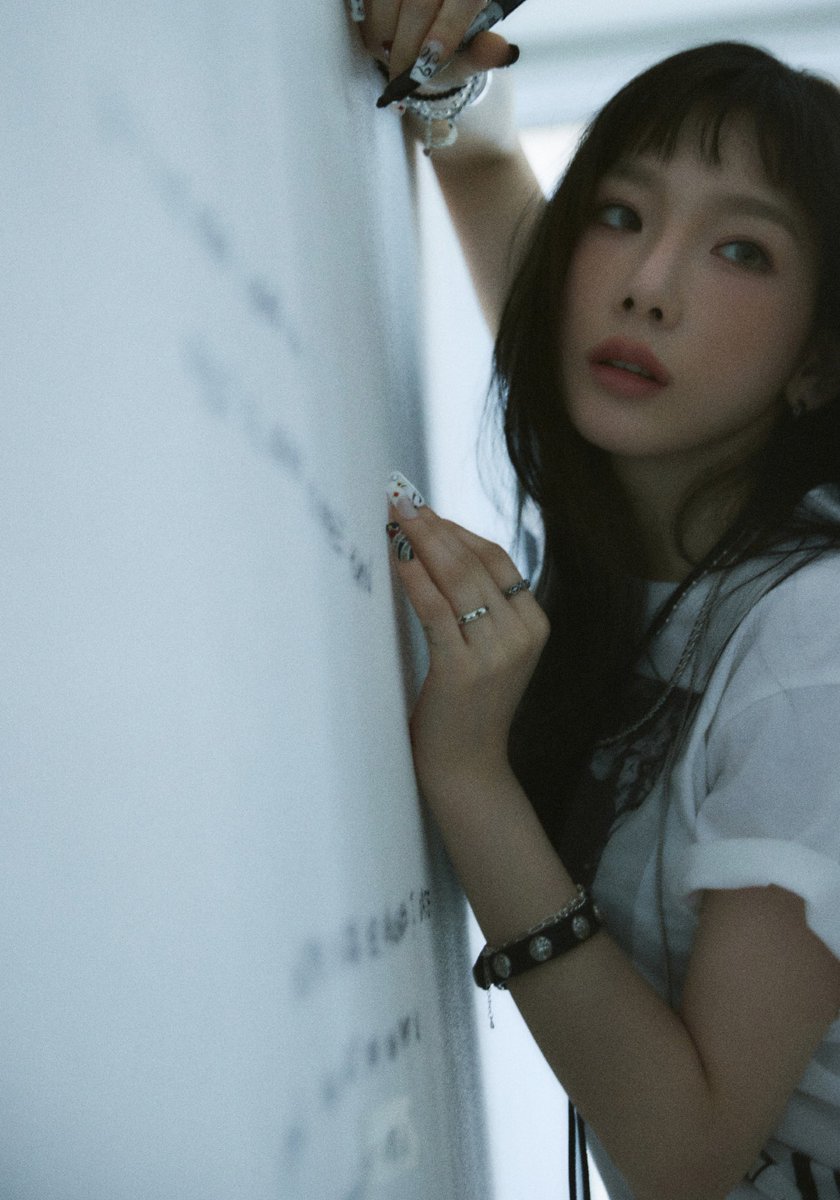 TAEYEONsmtown's tweet photo. ‘킹태연’ 존재감 입증! 새 미니앨범 #LetterToMyself 차트 1위+줄 세우기
글로벌 차트도 응답! ‘To. X’ 이어 흥행 바통 터치!

https://t.co/vyqa9TEkrH

#태연 #TAEYEON
#LetterToMyself #TAEYEONLetterToMyself
#소녀시대 #GirlsGeneration https://t.co/UsCb17b07v