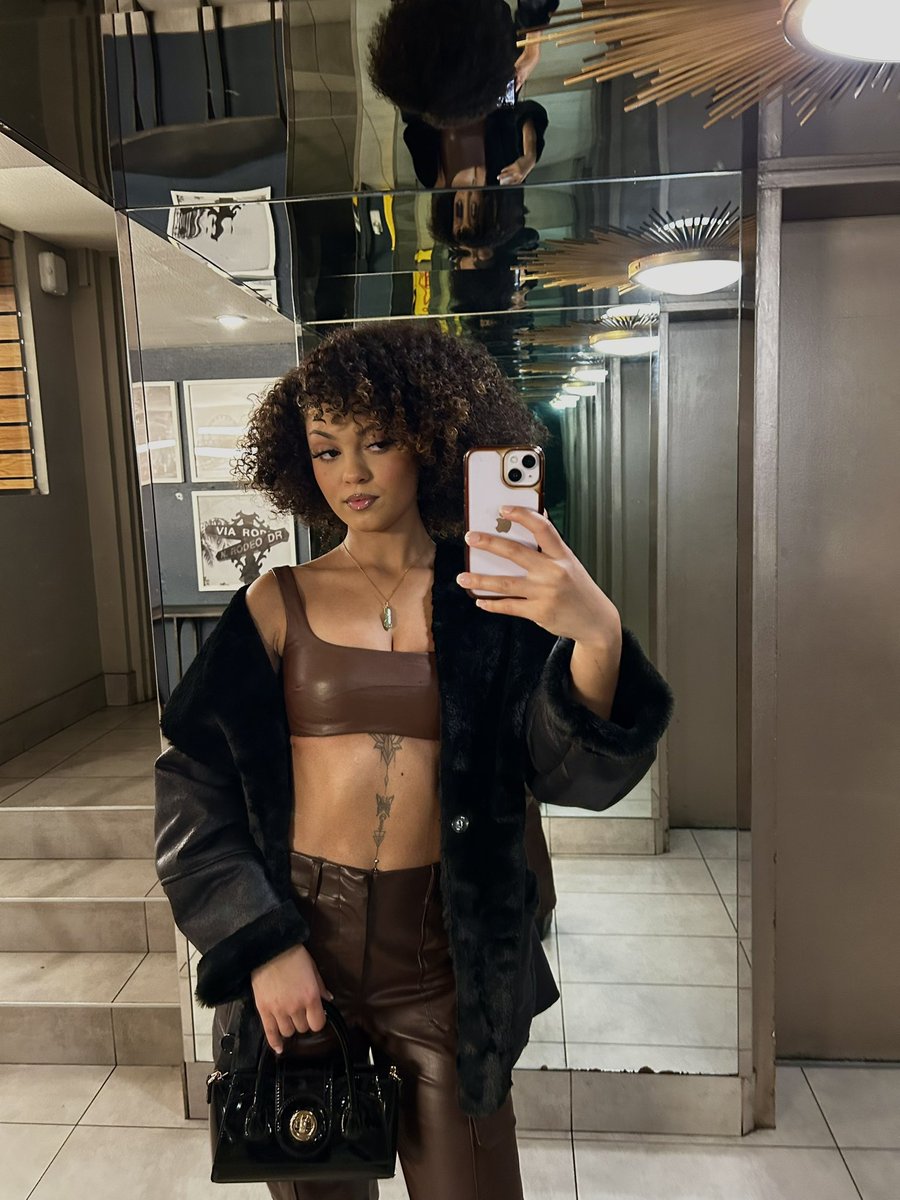 imanimarshalll's tweet photo. it’s giving rich auntie💅🏽 https://t.co/rlv4PyZrD5