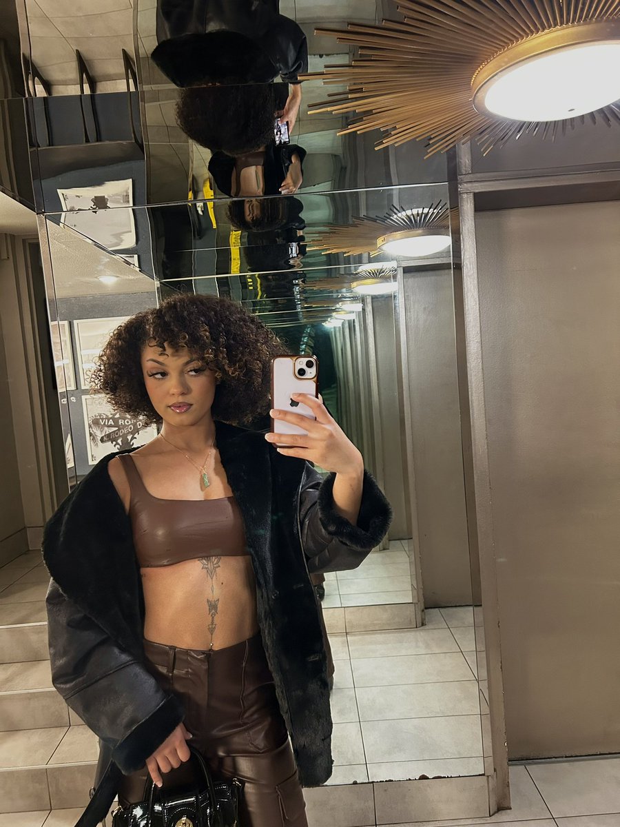 imanimarshalll's tweet photo. it’s giving rich auntie💅🏽 https://t.co/rlv4PyZrD5