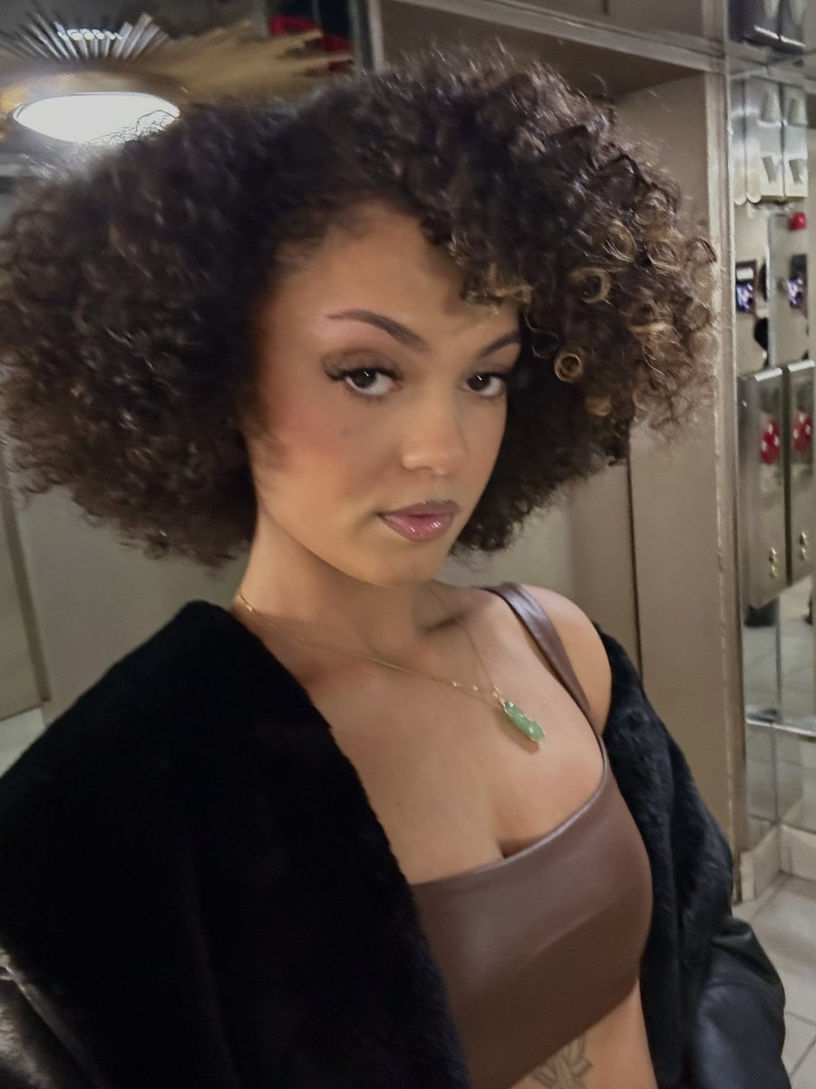 imanimarshalll's tweet photo. it’s giving rich auntie💅🏽 https://t.co/rlv4PyZrD5