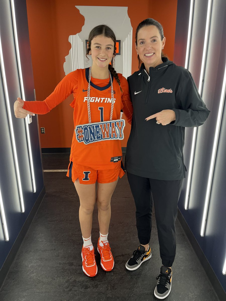 kate_mcdougall1's tweet image. I am so grateful for the opportunity to go on an unofficial visit @IlliniWBB. Big thanks to @Shauna_Green, @coachmcentire, @BritneyA25 @lizafru @CoachCatBeasley Looking forward to watching some games!💙🧡
