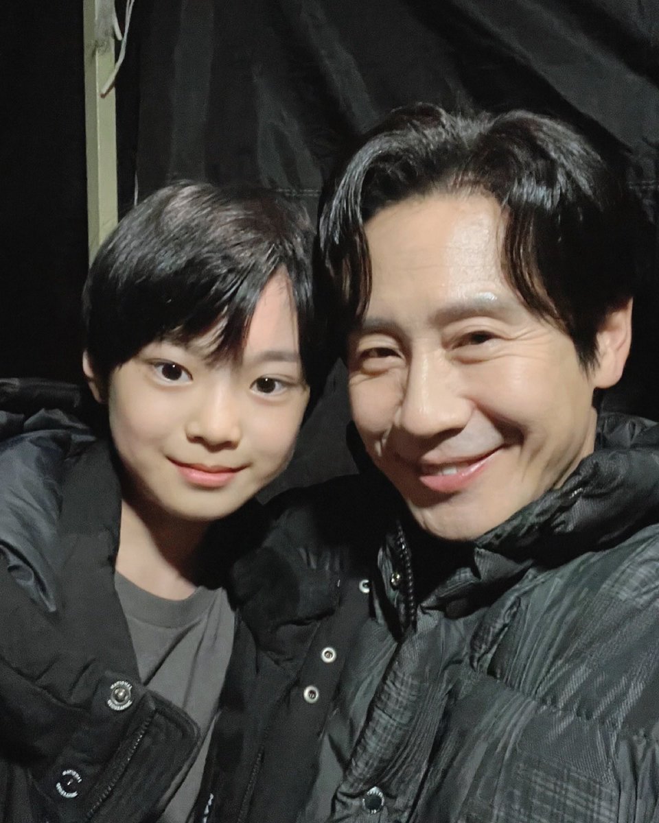 arbyslight's tweet photo. 신하균 뭐찍어.....? https://t.co/UbrE0NyD6U