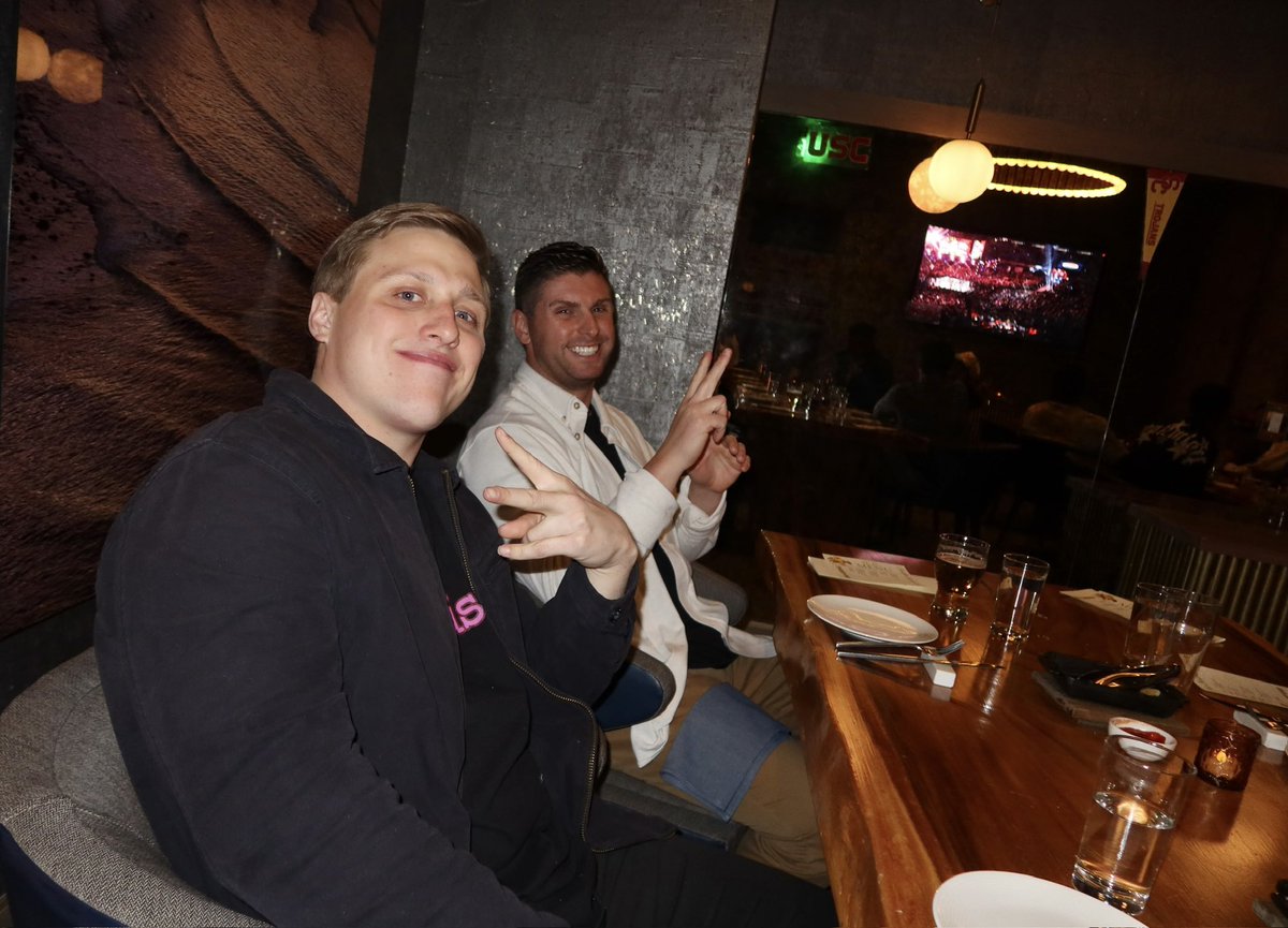 _bhex2's tweet image. Loved getting to break bread with some of the guys before homecoming this past weekend. 

Massive thanks to the Rex Steakhouse for having us and for all you do for @uscfb 

✌🏾