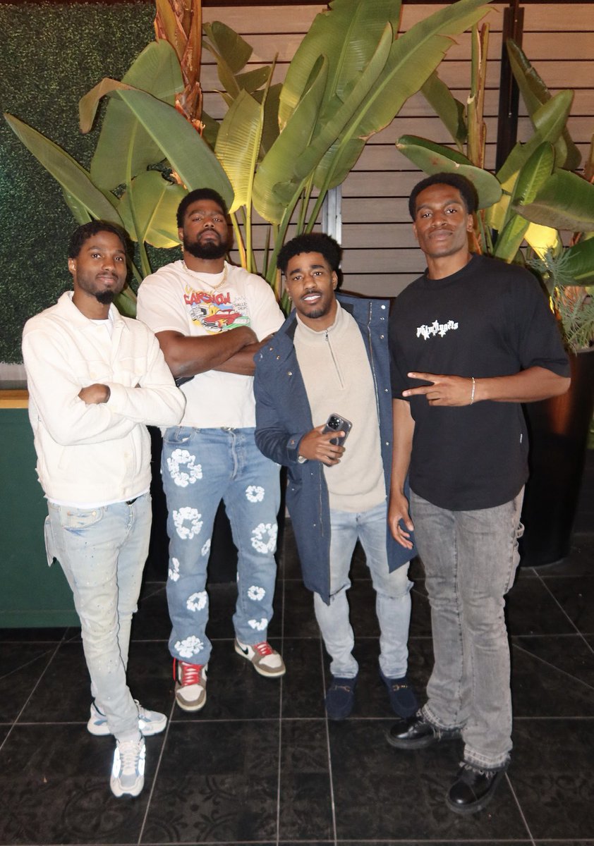 _bhex2's tweet image. Loved getting to break bread with some of the guys before homecoming this past weekend. 

Massive thanks to the Rex Steakhouse for having us and for all you do for @uscfb 

✌🏾