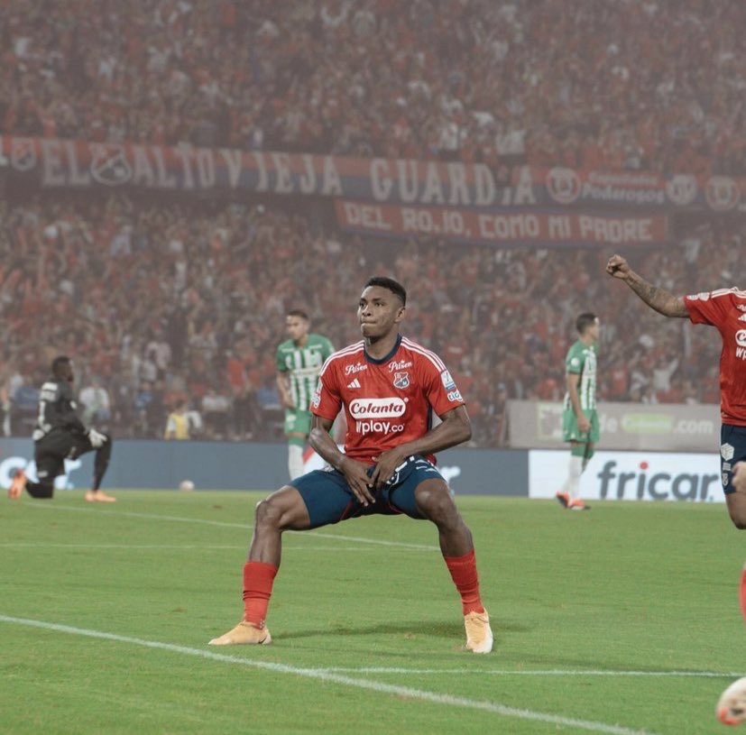 CarlosA31854795's tweet photo. @Pachovelez10 @nacionaloficial Cuando es un jugador de nacional es irresponsabilidad , cuando es de cualquier otro equipo  es normal es folclore https://t.co/O0iqW4ivh8