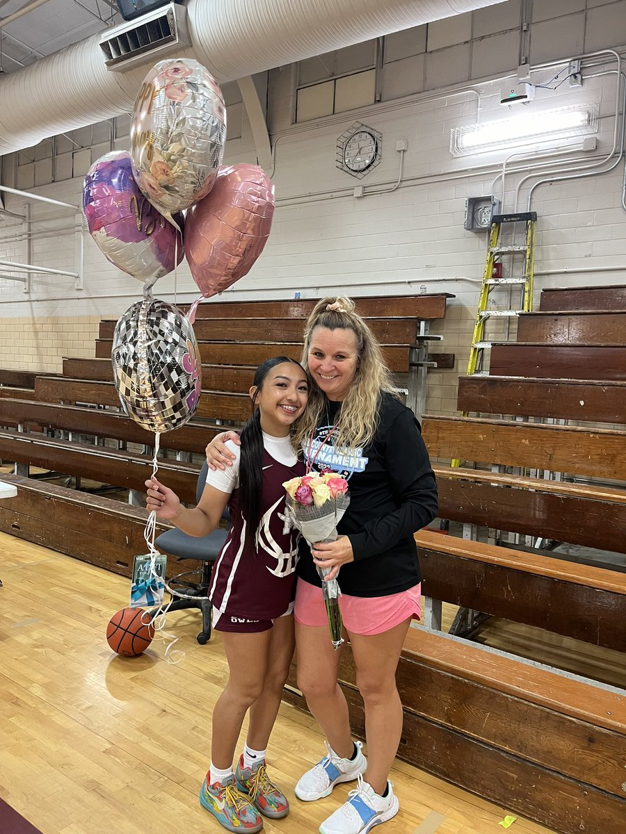 ReginoValerie's tweet photo. Happy Birthday Coach! We love you and appreciate all you do for our girls! ❤️🎂🎉🎈#LadyOwls #HighlandsBasketball  🏀@CoachADub__ @moehoops332 https://t.co/mSBPPREV4b
