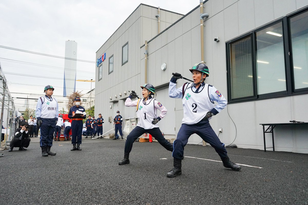 senon_official's tweet photo. 2024年第11回セノン自衛消防技能競技会が当社訓練施設で行われ、当社15隊に加え、関連会社のオリエンタル警備保障も出場し、日ごろの訓練成果を披露しました。
年々、参加隊のレベルが上がっていることを感じており、今後もさらなる鍛錬を重ね、お客様の安全・安心に寄与できるよう努めて参ります。 https://t.co/4RzvGUZbZY