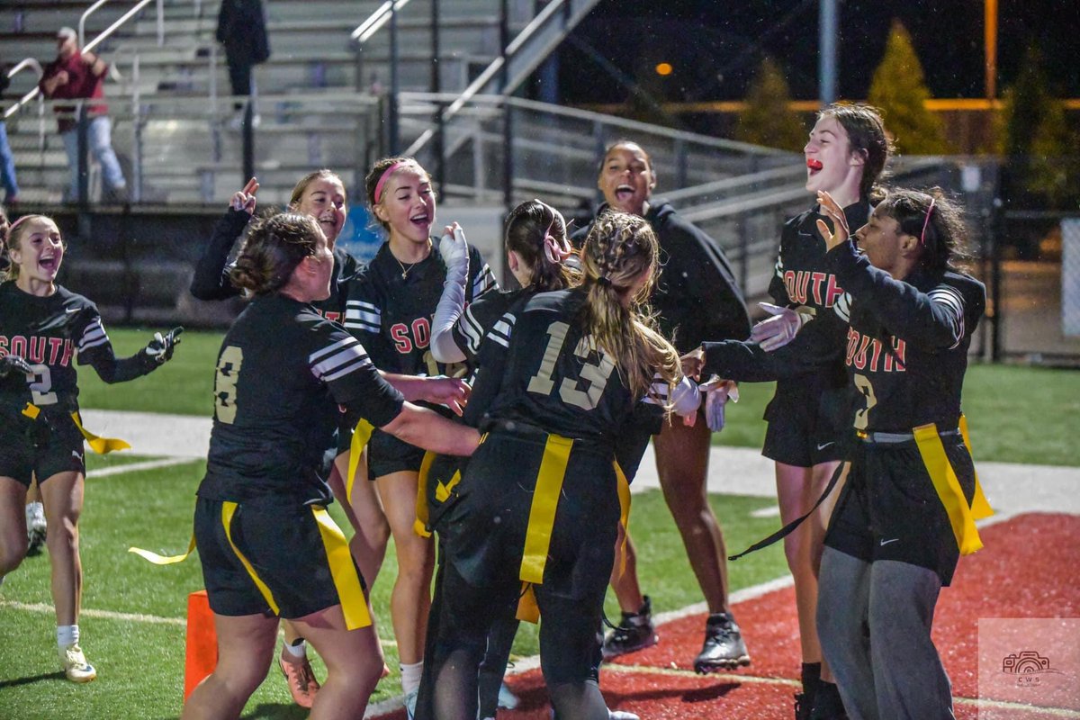 kayakraus_'s tweet photo. Thank you to everyone who made senior night a night to remember. I’m incredibly proud of this team for winning both huge region games, securing our spot in 2nd place in the region and leading us to the playoffs. I can’t wait to see what God has in store for this team! 🖤 https://t.co/9y8QrQQUZl