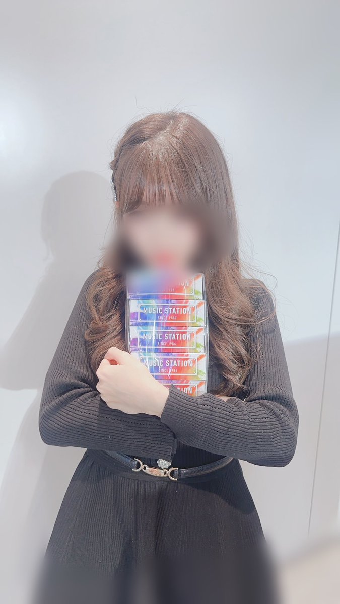 KAWAII LAB.cafeの横にTVasahiのショップがあって
Mステのミニティッシュがあったから購入♡
こっちゃんと同じポーズ🌹∠(　˙-˙  )／