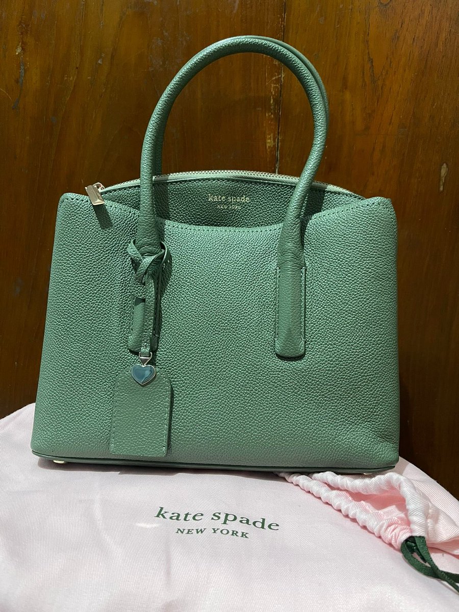bitnaory's tweet photo. tas brand ori 100% authentic pemakaian pribadi, kate spade margaux medium satchel

📏19x27x12 cm kondisi like new (beli di irresistible bazaar 4jtan) dapet dustbag

💰1,9jt
📍tgr

nego tipis sampe deal👌🏻 cusss

#wts #wtb #zonajajan #zonauang #zonaBU https://t.co/ZtAI0r3gLo