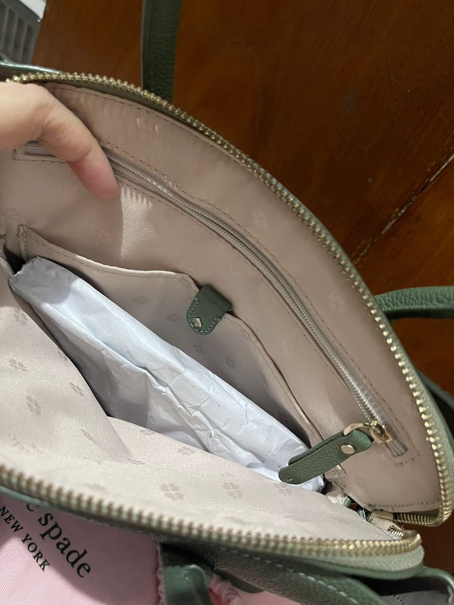 bitnaory's tweet photo. tas brand ori 100% authentic pemakaian pribadi, kate spade margaux medium satchel

📏19x27x12 cm kondisi like new (beli di irresistible bazaar 4jtan) dapet dustbag

💰1,9jt
📍tgr

nego tipis sampe deal👌🏻 cusss

#wts #wtb #zonajajan #zonauang #zonaBU https://t.co/ZtAI0r3gLo