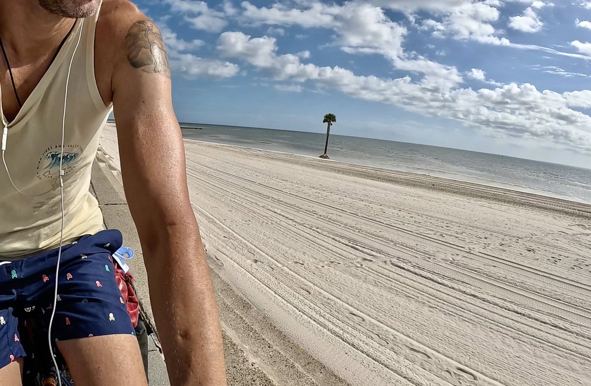 thomas2508's tweet photo. Das war ein ziemlich fast perfekter Tag: 35 km Beach-Radweg🚴🏽‍♂️/ 30°☀️ / neuer Bundesstaat🇺🇸 / Rückenwind🌪️ 

#G9toLastRide #Tag37 #85km https://t.co/SWyrgOTUiv