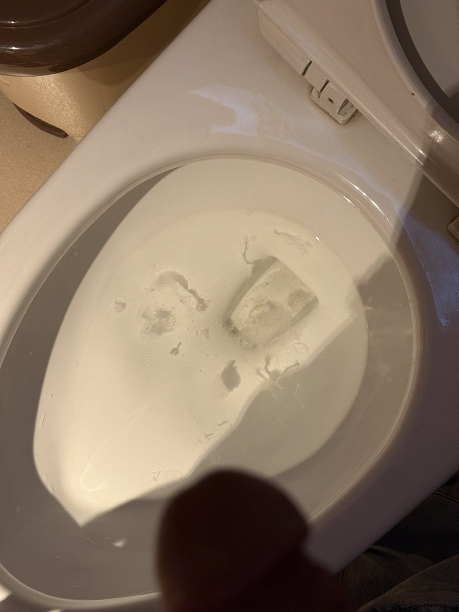 ทิ้งรักลงชักโครก 😆😆