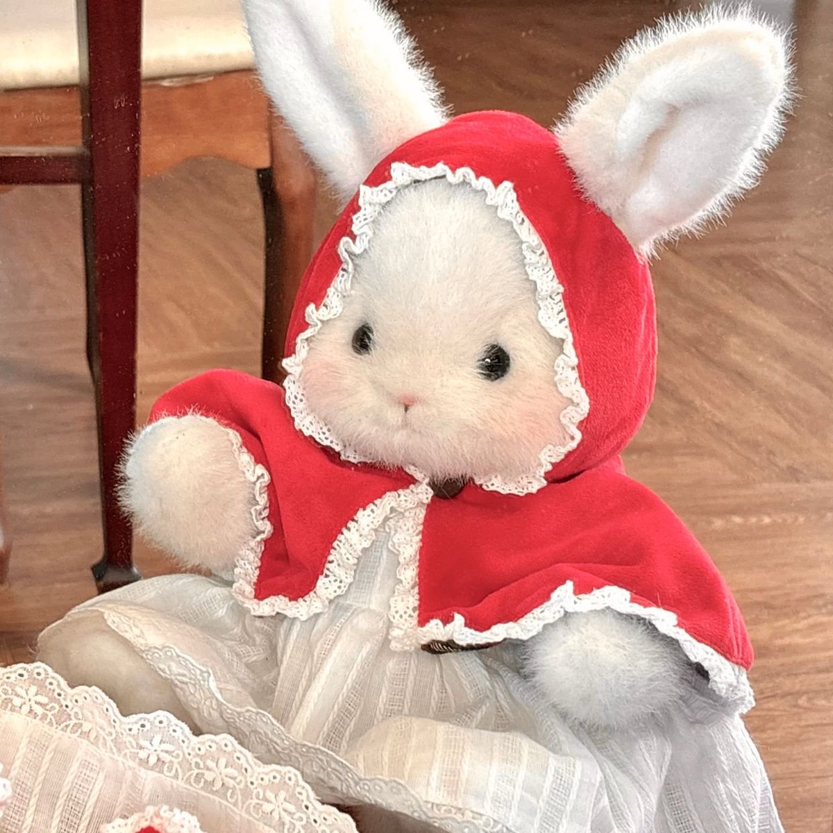 지금 한국에서 펀딩 중인 토끼인형이라는데 너무 탐난다
털결이 이세상 것이 아냐... 완전 뽀얗고 보드라운 작고 이쁜 아기토끼...

link.tumblbug.com/iYl6NAG3AOb