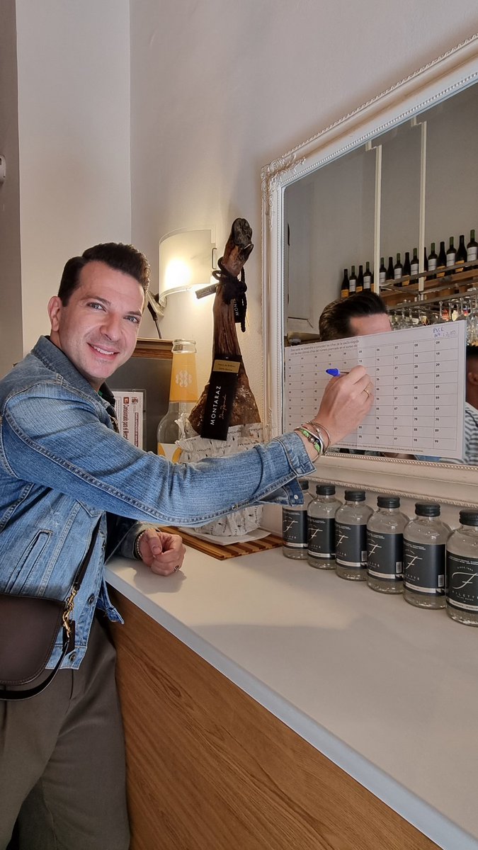 Se acerca la Navidad y sorteamos esta paleta de bellota 100% ibérica. 
Tienes ya tu número? 
Gracias Roberto Caballero por participar!