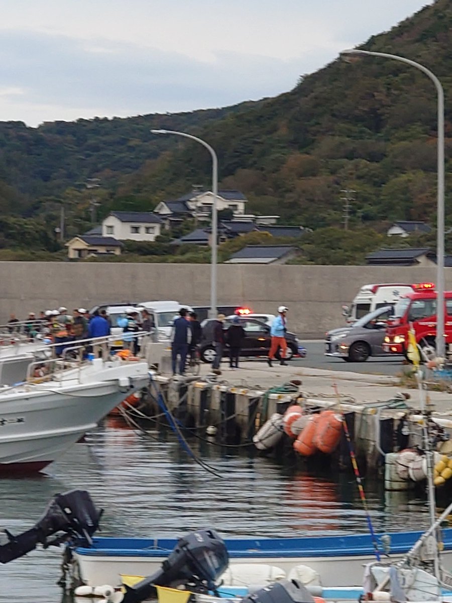 mebosu's tweet photo. 仁摩の海に人が落ちたらしい https://t.co/HEZaOLIJyt