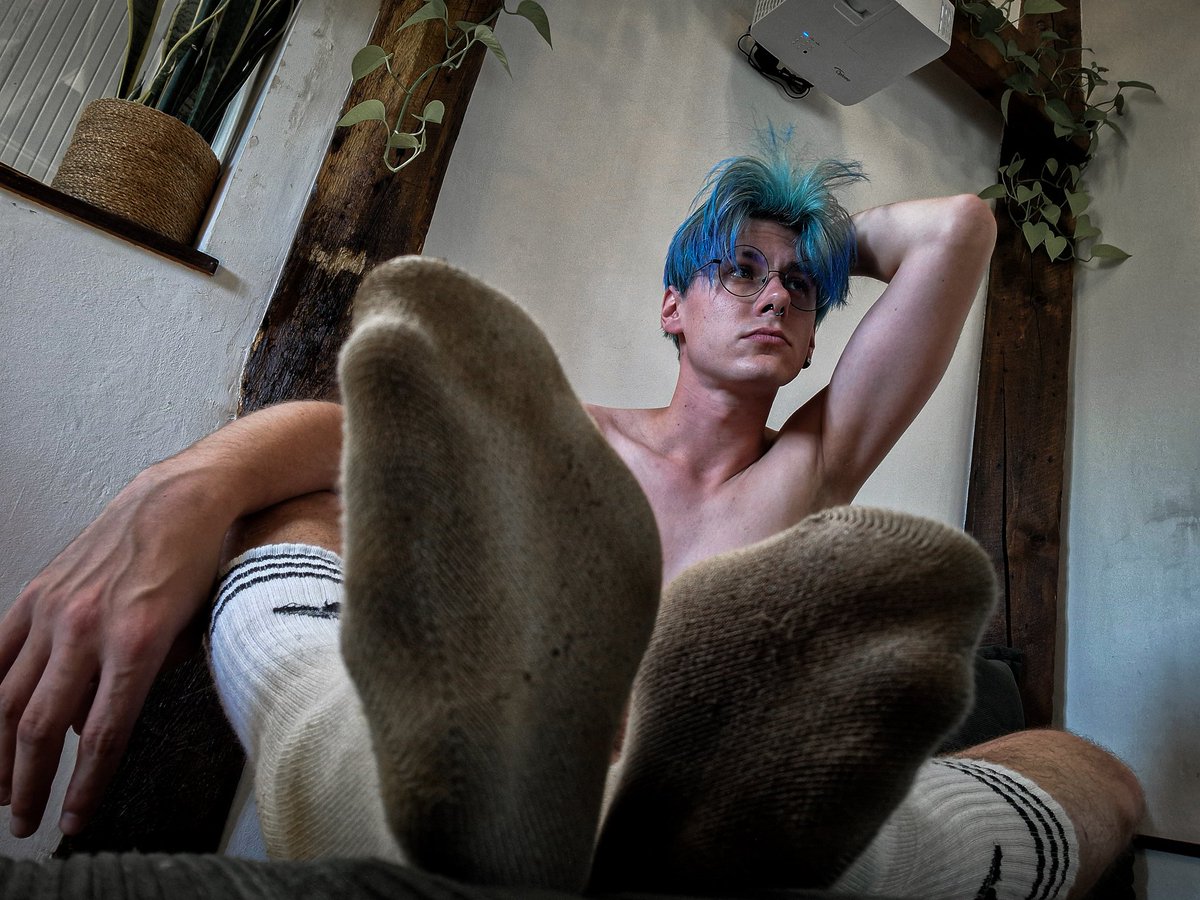 Here there, this twitter will be deleted soon, see here is my bluesky : 
bsky.app/profile/lambda…

Picture for visibility.