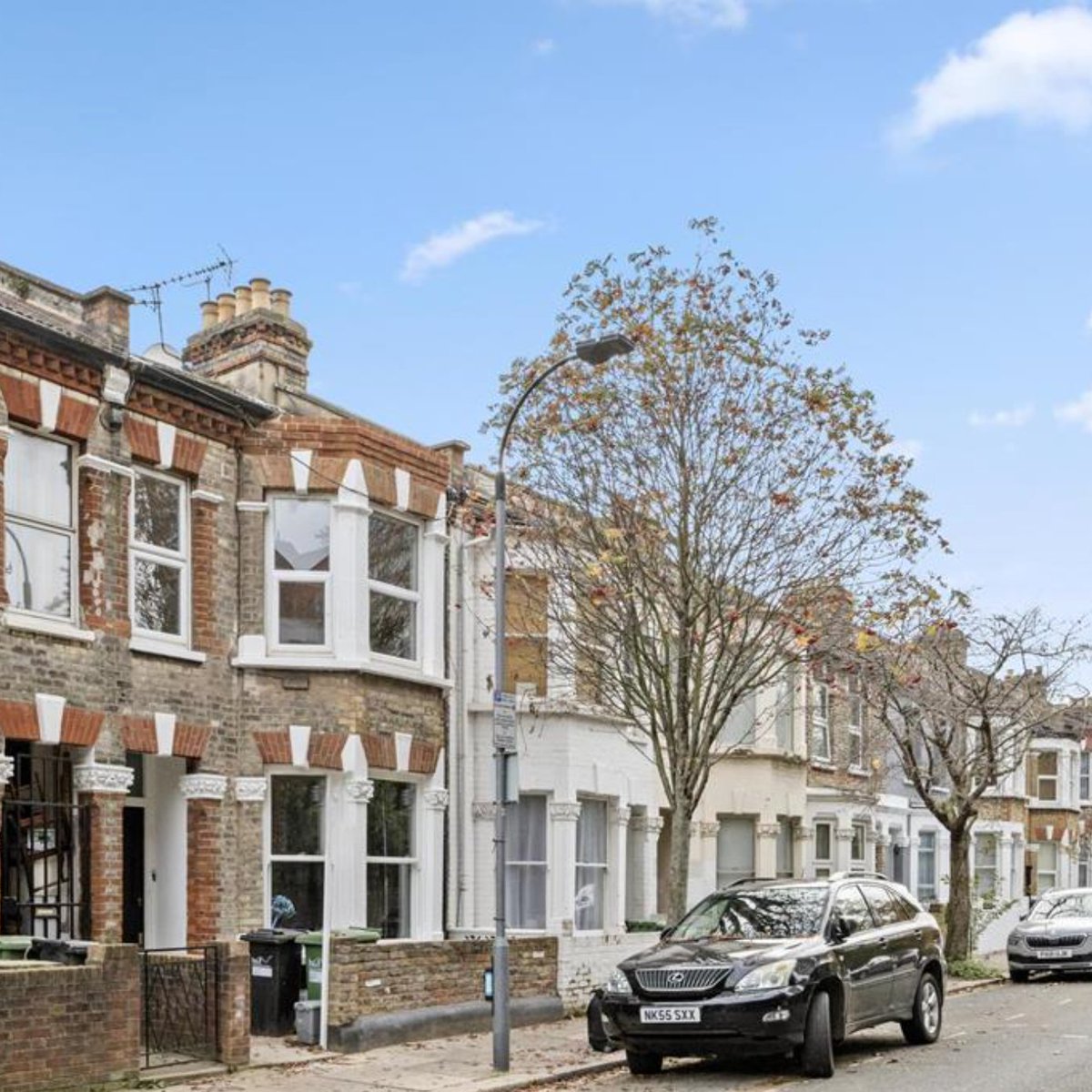 LawsonRutter's tweet photo. Under offer 🤝

📍Aspenlea Road
🏡 Two bedroom split level apartment

More sales agreed here in Hammersmith. 📞 Call the team for property valuations, info and advice on 020 7385 7000 https://t.co/VbAdBxk0pS