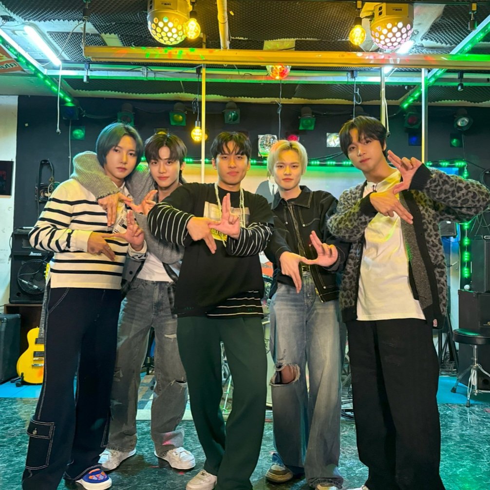 MobidicTV's tweet image. 본격 NCT DREAM한테 MC 양도합니다💥
(게스트: 미미미누)

1. 해찬 씨 미미미누 왜 삼켰어요?
2. 취미 부자 황.런.쥔 왜이리 웃겨…
3. 수학 전교 1등 찍은 천러
4. 소원권 걸고 나재민과 표정 배틀

☛ 내일 오후 5시 30분 공개

#미미미누 #인기인가요 #NCTDREAM #엔시티드림 @NCTsmtown_DREAM