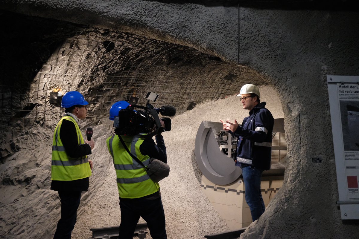 Mont Terri Project (@mtterriproject) on Twitter photo Today #rtsinfo interviewed Christophe Nussbaum. The journalist <a href="/NebelRTS/">Pierre Nebel</a> wishes to explain the contribution of research in the #rocklaboratory to the preparation of the general licence application, to be submitted by #nagra on tuesday.
#swisstopo #nagra #ENSI #jahrhunderprojekt Today #rtsinfo interviewed Christophe Nussbaum. The journalist <a href="/NebelRTS/">Pierre Nebel</a> wishes to explain the contribution of research in the #rocklaboratory to the preparation of the general licence application, to be submitted by #nagra on tuesday.
#swisstopo #nagra #ENSI #jahrhunderprojekt