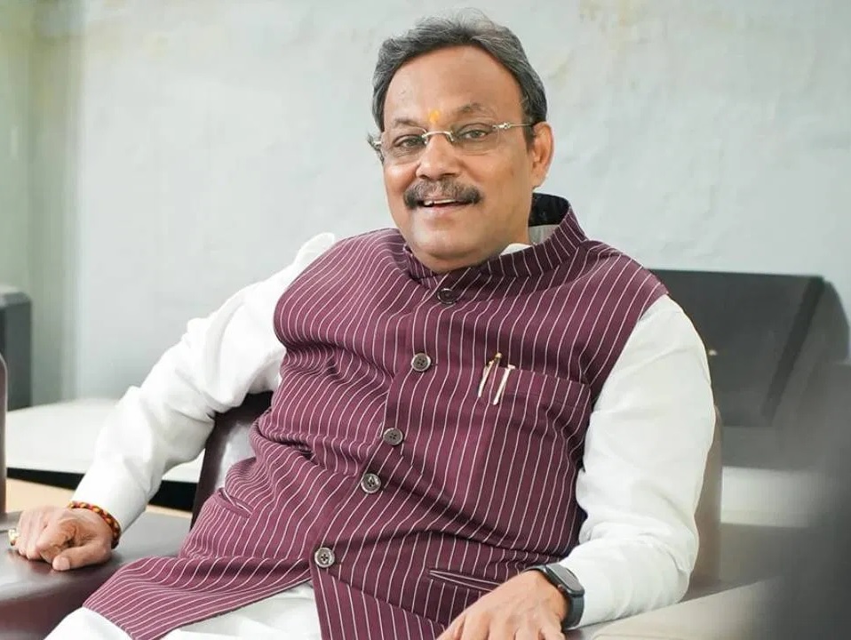 jivrajchole's tweet image. मुख्यमंत्रीपदासाठी संभाव्य नाव होतं, विनोद तावडे!
केंद्रीय स्तरावर वजन वाढलेला नेता होता, विनोद तावडे!
राजकीय दृष्ट्या खच्चीकरण करण्याचा डाव असावा का?
पैसे वाटण्याची घटना ही राजकीय खेळी तर नसेल?
यामागे कोण असावे? महाराष्ट्र भाजप? केंद्रातील भाजप? की विरोधी पक्ष? #VinodTawde #BJP