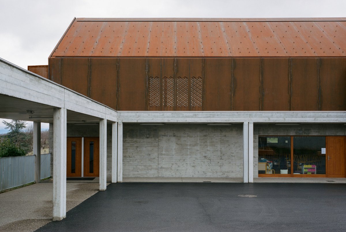 MoGA_blog's tweet image. • Proyecto → Lugrin School [ Lugrin, Francia | Año 2020 ]
• Arquitectos → ateliers O-S architectes
• Fotografías → Cyrille Weiner

৹ Nuestro Instagram → instagram.com/moga.blog