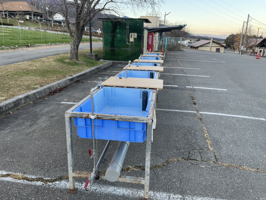 prmiharashifarm's tweet photo. 大分気温も下がってお湯が恋しい季節ですね。
今年のお菜洗い場、設置完了しました。
11/25日からご利用いただけます（要予約）。
詳細は▸https://t.co/1xlYJ4tRo8

#みはらしファーム https://t.co/2RPma1a3IA