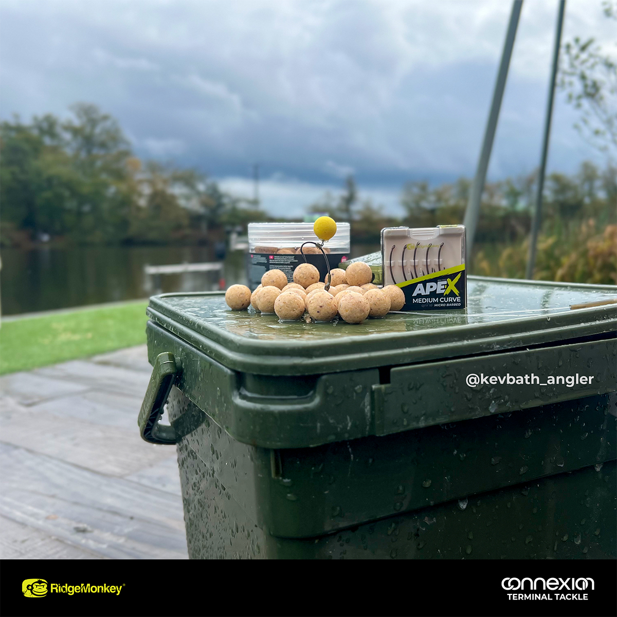 RidgeMonkey's tweet photo. Kev Bath recently head out to France to fish Etang Du Soleil and had a prolific time landing 21 fish.

Kev fished with Rotator Rigs made from our 20lb Fluorocarbon hooklink material and size 4 APE-X Medium Curve hooks.

#RidgeMonkey #CatchReport https://t.co/ZgCoj1c1sA