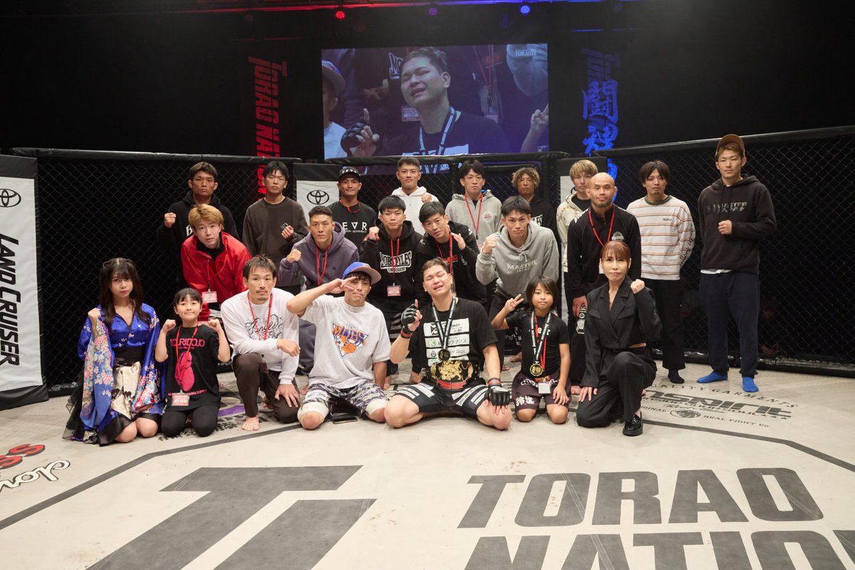boutreview's tweet photo. 修斗 11.17 山口 KDDI維新ホール（レポ）：墨吉涼太、ソーキを1R KOし環太平洋ウェルター級王者に。8年ぶり修斗のジェイク ムラタ、野尻定由との激闘制し「ランカー全員ぶっ倒す」。宇野薫、田中半蔵とのグラップリング戦は時間切れドロー https://t.co/74p9zxhE9g https://t.co/p6Pb9lEjd0