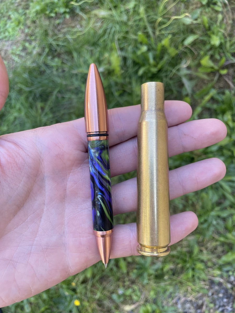 PenmakerX's tweet image. Genuine .50 cal casings with alumilite resin. 🤘
#resin #50cal #pen #art
