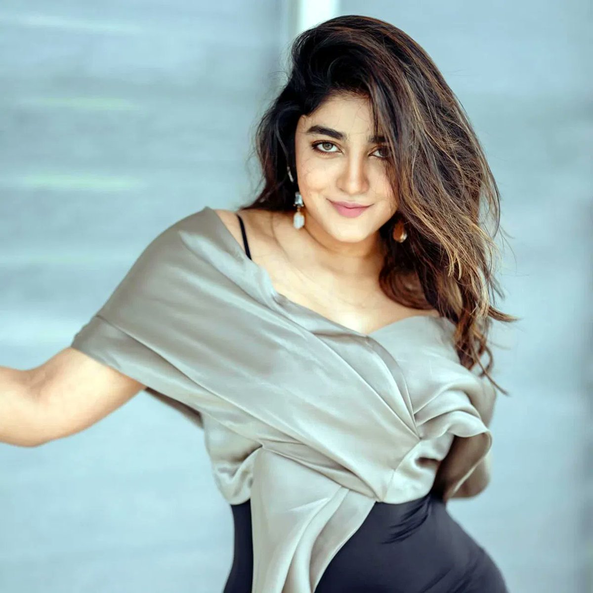 hayathidimple's tweet image. Unleashing a little more sparkle with this new look! ✨💃 Had so much fun with this photoshoot—feeling bold, fierce, and unstoppable. 💥💫 

#PhotoshootDiaries #NewVibes #DimpleHayathi