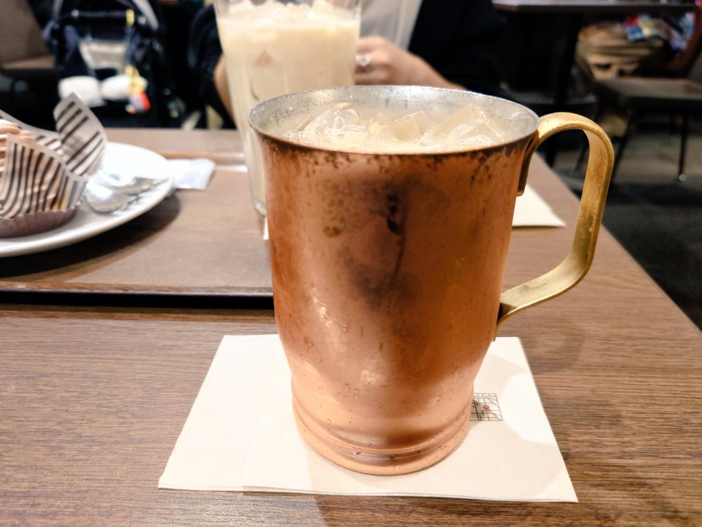 Cafe_sukki's tweet photo. たまにはミルクコーヒーも悪くなかったこの前の休日☕

ご褒美には努力が必要なので美味しいコーヒーを飲むために��は今日も頑張る��です🌱
 #コーヒー  #カフェ #カフェ巡り https://t.co/iwBIapm5xR