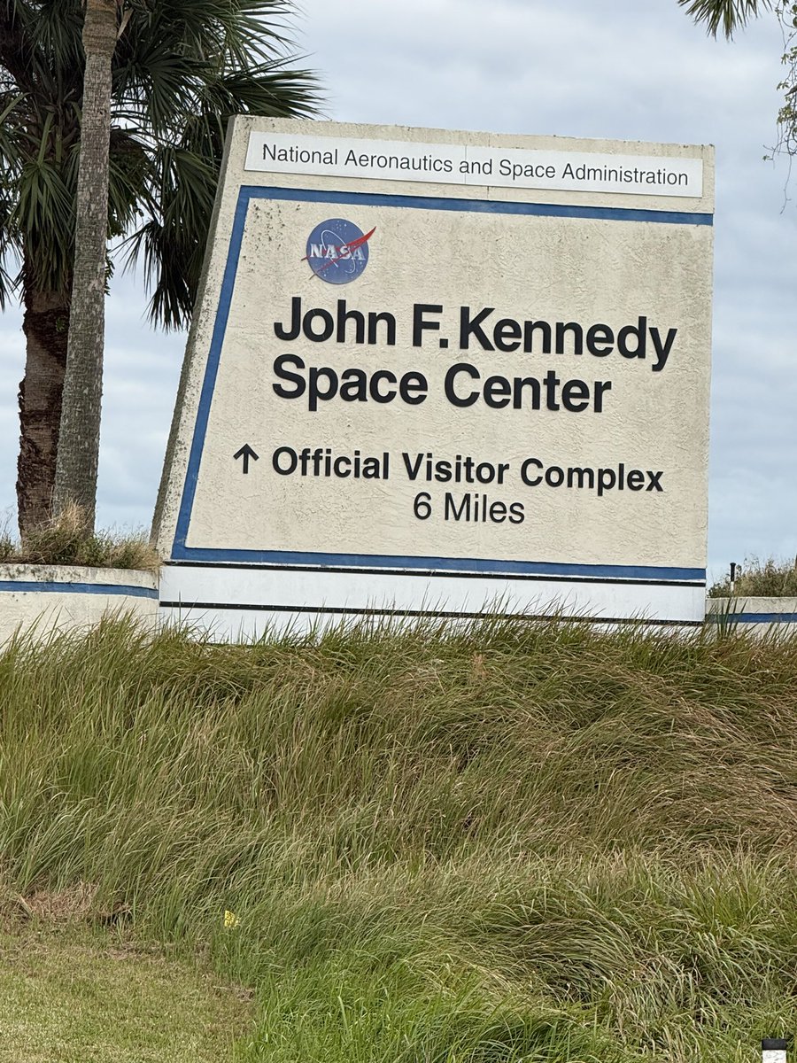 RocketeerLady's tweet photo. It’s been almost 6 yrs since I worked on human spaceflight. Officially back at NASA. I accepted a contractor role sr systems engineer - model based engineering for the Deep Space Logistics Engineering Support (LENS) team. Looking forward to actually looking forward to my job https://t.co/JhulVHvoTj