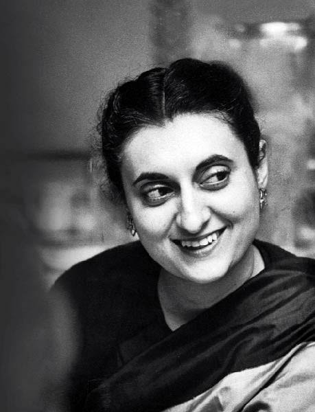 KranthiBalaga88's tweet image. ಊಳಿಗರ ನಡ ಮುರಿದು
ನಡ ಬಗ್ಗಿಸಿ ದುಡಿವ ಮಂದಿಗೆ
ಉಳಿಮೆ ಮಾಡಲು ತುಂಡು ಭೂಮಿ ಕೊಟ್ಟ
ಇಂದ್ರಮ್ಮಗ ಜನ್ಮದಿನದ ಶುಭಾಷಯಗಳು.
ನೀವು ಸದಾ ಭಾರತದ ಮನೆ ಮಗಳಮ್ಮ.
#IndiraGandhi #ಇಂದ್ರಮ್ಮ 
#LandReforms